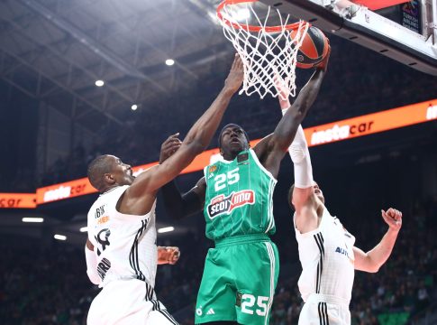 Κορυφαία στιγμή της σεζόν στη Euroleague το κάρφωμα του Ναν κόντρα στη Ρεάλ (vid)