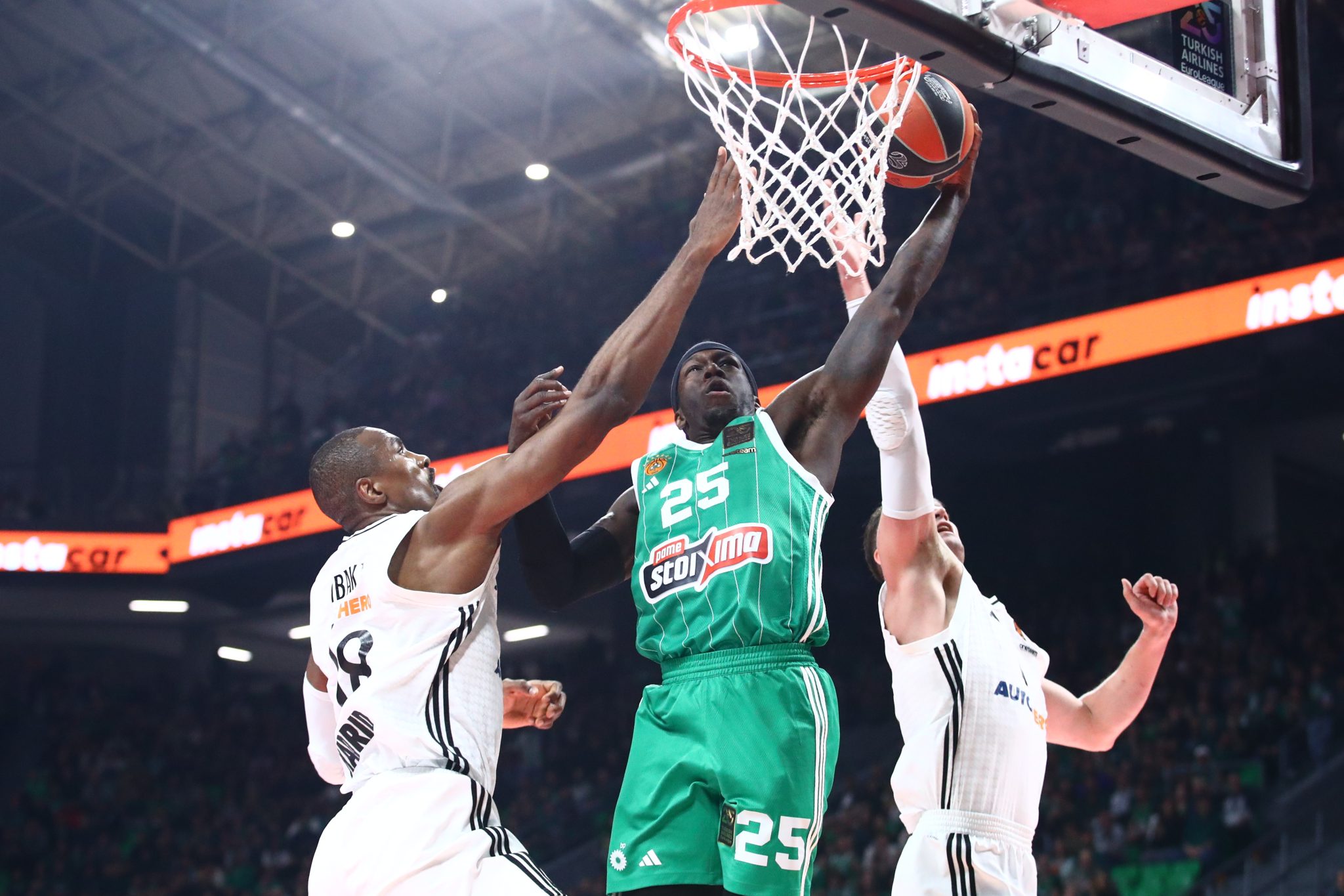 Κορυφαία στιγμή της σεζόν στη Euroleague το κάρφωμα του Ναν κόντρα στη Ρεάλ (vid)