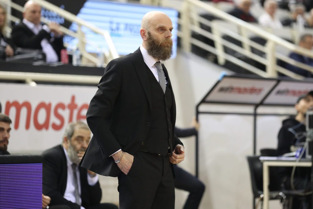 Καντσελιέρι: «Θα τοποθετήσουμε καπνό έξω από τα γραφεία και θα δούμε αν θα βγει λευκός ή μαύρος»
