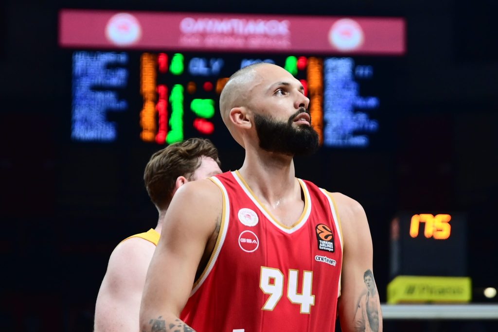 Εκτός ο Φουρνιέ από το ματς του Ολυμπιακού με την ΑΕΚ