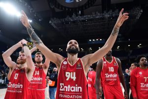 Ο πάπας, η Eurovision και οι οιωνοί τίτλου για τον Ολυμπιακό (vids)