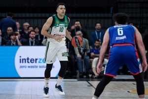 Ο Σλούκας τα… πήρε με τον Γιουρτσεβέν και ζήτησε από τον Αταμάν να τον κάνει αλλαγή (vid)