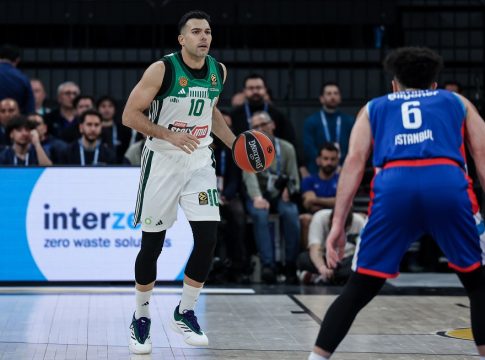 Ο Σλούκας τα… πήρε με τον Γιουρτσεβέν και ζήτησε από τον Αταμάν να τον κάνει αλλαγή (vid)