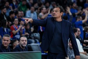 Έγινε… Τούρκος ο Αταμάν: Αποχώρησε μόνος του έξαλλος, δείχνοντας τα λάβαρα της Εφές! (vids)