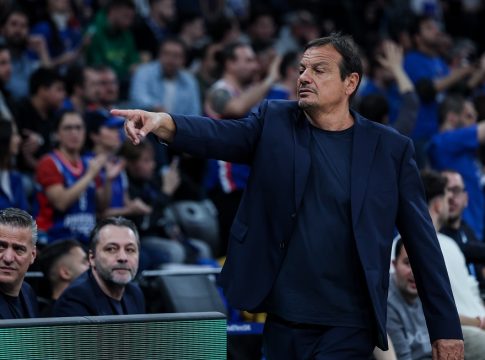 Έγινε… Τούρκος ο Αταμάν: Αποχώρησε μόνος του έξαλλος, δείχνοντας τα λάβαρα της Εφές! (vids)