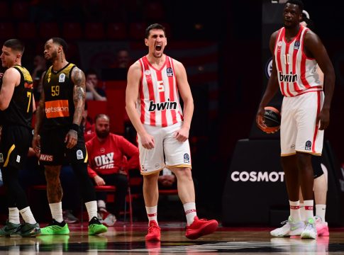 Ολυμπιακός – ΑΕΚ 87-85: Με «καυτό» Πίτερς και το μυαλό στο… Άμπου Ντάμπι έκανε το 1-0