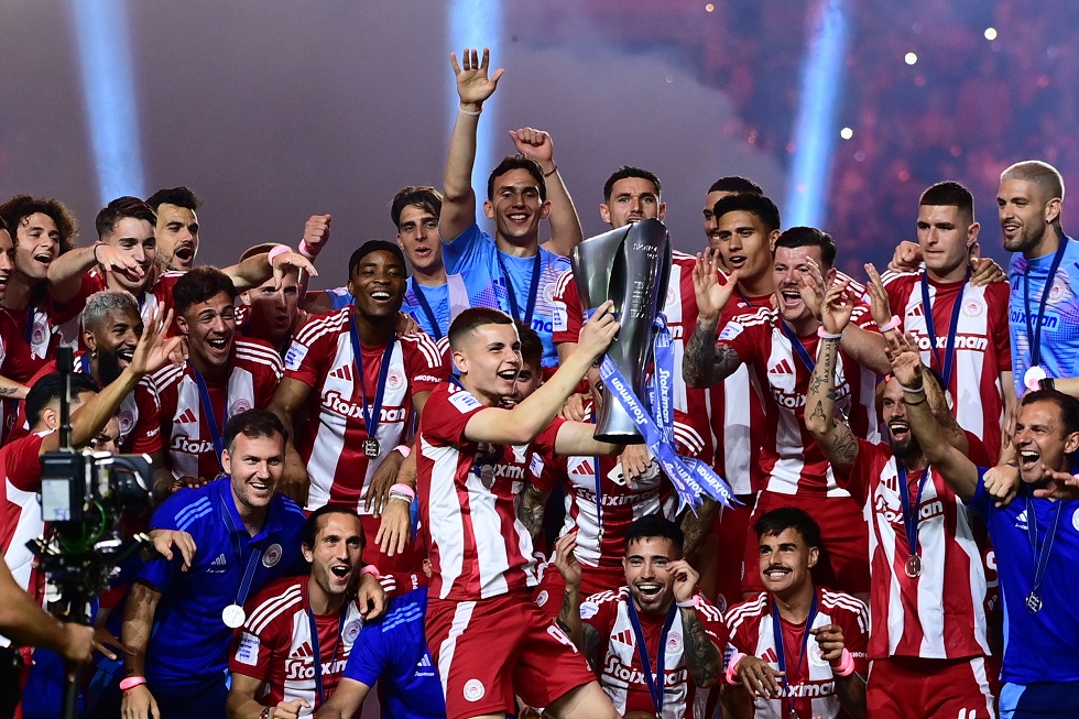 Το 2022 κρατούσε σαν ball boy το τρόπαιο, το 2025 το σήκωσε ως Πρωταθλητής: Η υπέροχη ιστορία του Μουζακίτη! (vid)