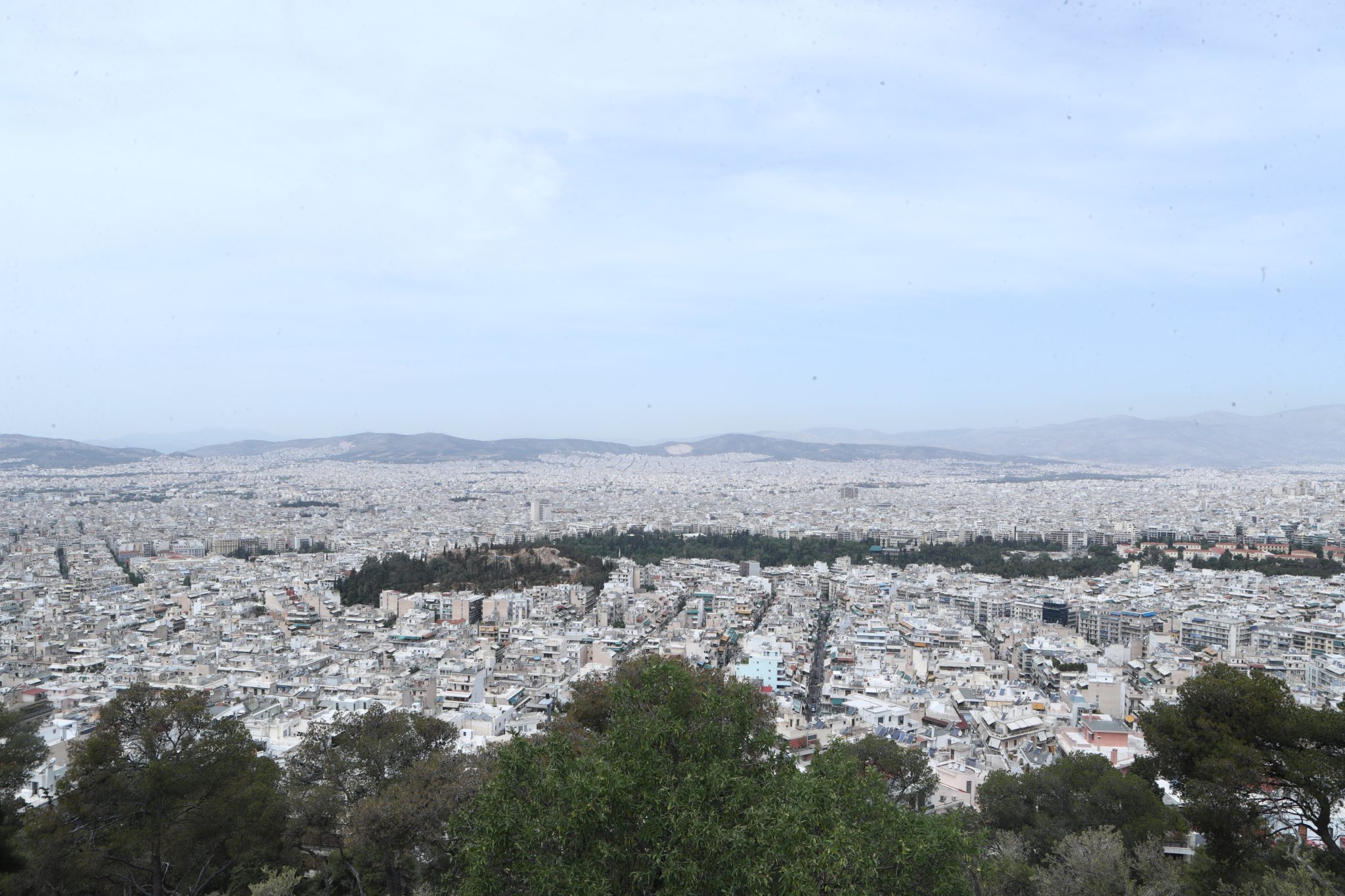 Καιρός: Τοπικές βροχές, 32άρια και αφρικανική σκόνη την Παρασκευή
