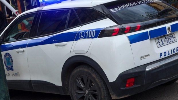 Έκανε το περιπολικό… παλιατζίδικο – Συνελήφθη για αντιποίηση αρχής - to10.gr
