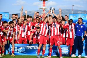 Ολυμπιακός: Η απονομή του πρωταθλήματος στην Κ19 των «ερυθρόλευκων»