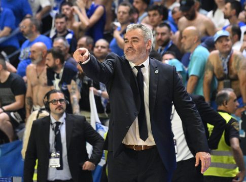 Σιγάλας προς τους παίκτες του Ηρακλή μετά την άνοδο: «Αυτή είναι μία από τις μεγαλύτερες στιγμές στην καριέρα μου»