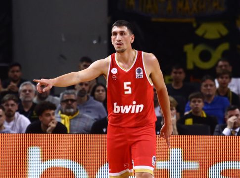 Τα χυδαία συνθήματα στον Λαρεντζάκη και η απραξία των διαιτητών (vid)
