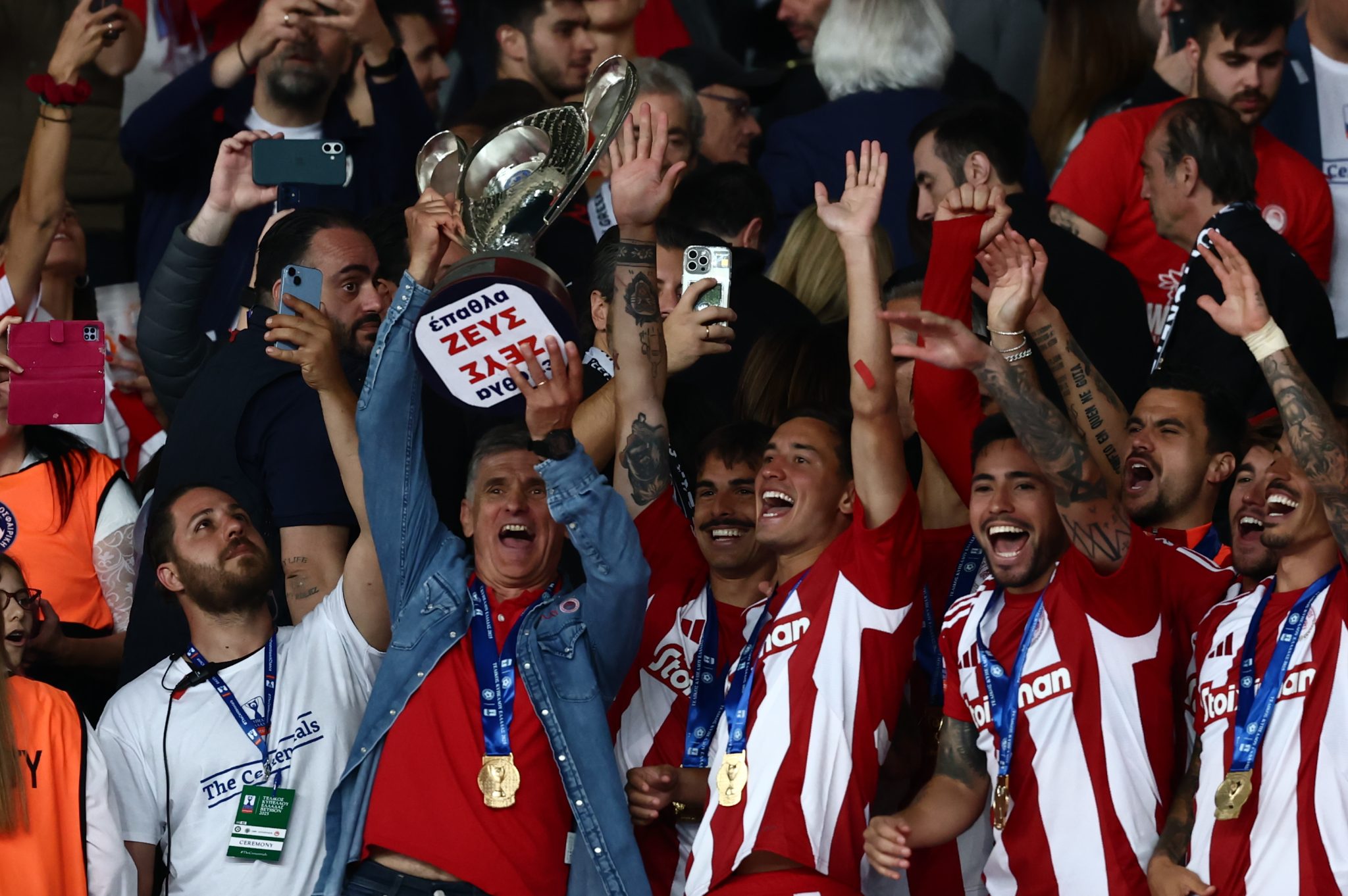 Ο Μεντιλίμπαρ «μεταμόρφωσε» τον Ολυμπιακό και πανηγύρισε Conference, Πρωτάθλημα και Κύπελλο σε 353 ημέρες! (vids)