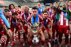 Το «ερυθρόλευκο» γλέντι στον Ιακωβίδη (vids)