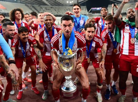 Το «ερυθρόλευκο» γλέντι στον Ιακωβίδη (vids)