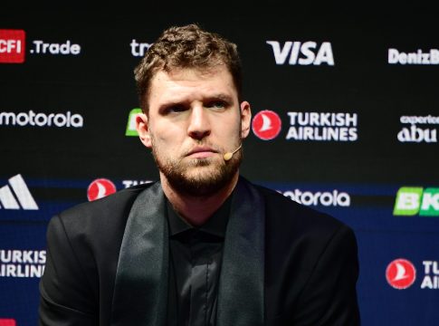 Βεζένκοφ: «Ήθελα να επιστρέψω στον Ολυμπιακό και να κερδίσω τρόπαια»