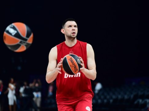 Ολυμπιακός: Η αγκαλιά του Παπανικολάου με το κόσμο και η αποθέωση της ομάδας (vid)