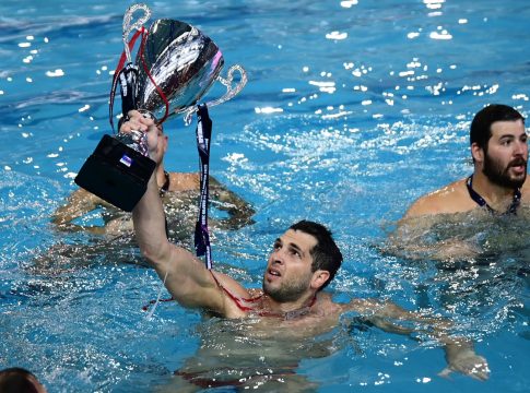 Η απονομή του 39ου πρωταθλήματος στον Ολυμπιακό (vid)