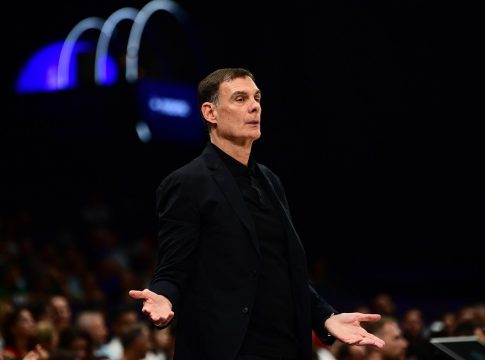 Μπαρτζώκας: «Είμαι έκπληκτος με τον ΜακΚίσικ – Δεν με νοιάζει αν εκνευρίζονται παίκτες»