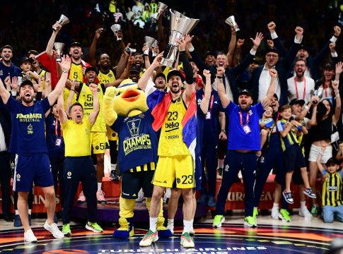 Η απονομή της Euroleague στη Φενέρμπαχτσε (pics, vid)