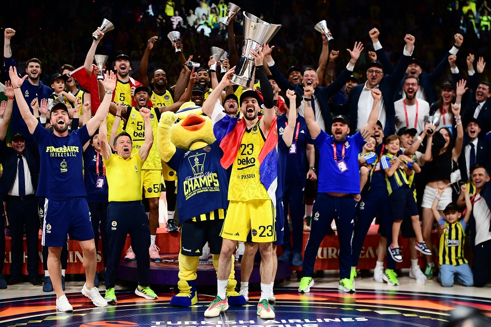 Η απονομή της Euroleague στη Φενέρμπαχτσε (pics, vid)