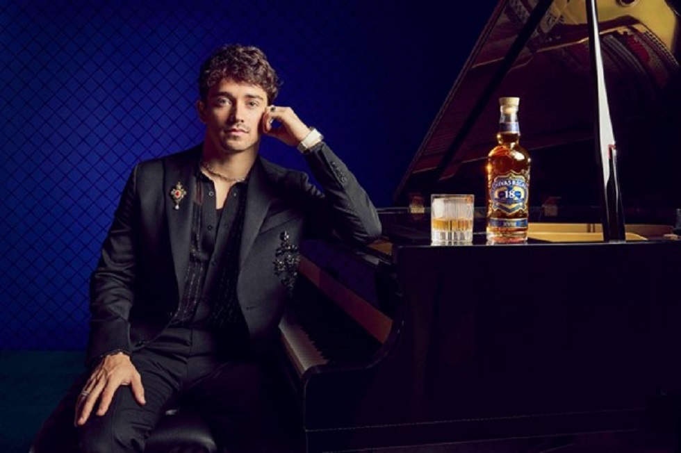 Chivas Regal: Νέα συναρπαστική συνεργασία με την Scuderia Ferrari HP και τον Charles Leclerc