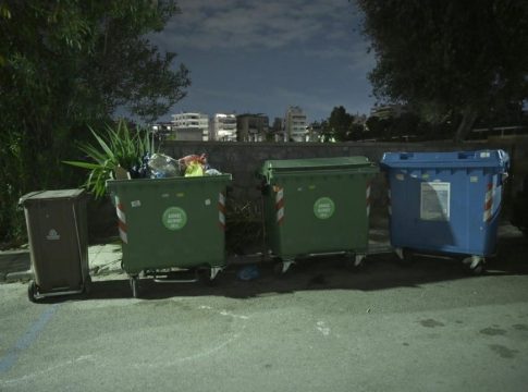 Άλιμος: Συνεχίζεται το θρίλερ με το μωρό που άρπαξαν από την Ομόνοια και το άφησαν σε κάδο σκουπιδιών