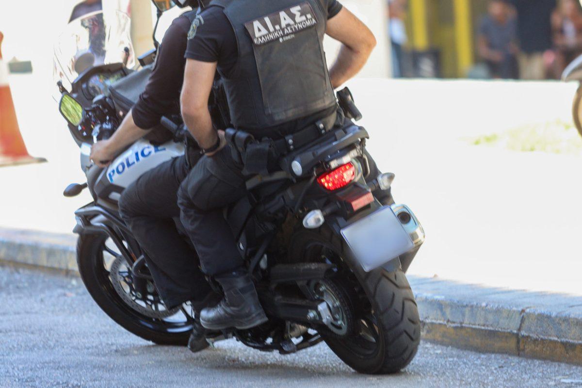 Κορινθία: Χειροπέδες σε φυγόποινο εκπαιδευτικό, καταδικασμένο για κακοποίηση ανηλίκων