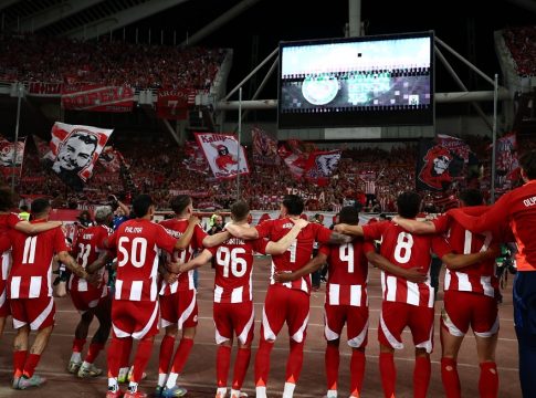 KAE Ολυμπιακός και Ερασιτέχνης έδωσαν συγχαρητήρια στην ποδοσφαιρική ομάδα (pics)