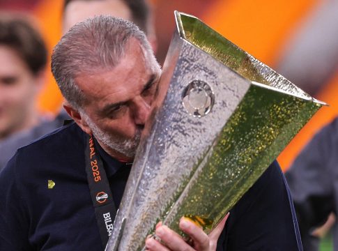 Ο Έλληνας που έκλεισε… στόματα και οδήγησε την Τότεναμ στο Europa League: Ποιος είναι ο Άγγελος Ποστέκογλου (vid)