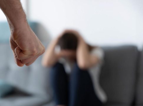 Ρέθυμνο: Ένας 22χρονος ξυλοκόπησε την σύντροφό του και αυτοτραυματίστηκε