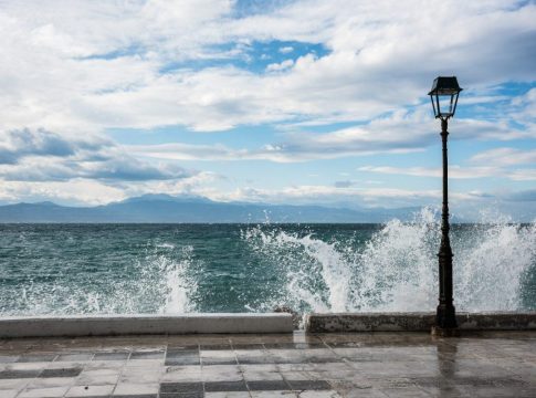 Φτάνει στην Ελλάδα η κακοκαιρία INES με μέγιστες ριπές ανέμου που θα ξεπεράσουν τα 90 km/h