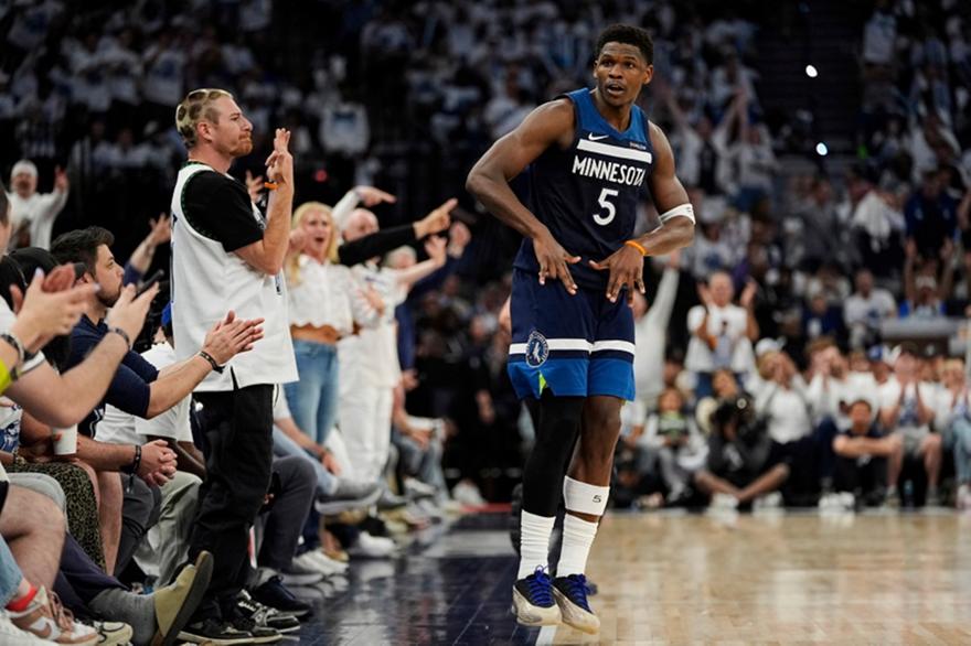 NBA: Μείωσαν την σειρά στο 2-1 οι Τίμπεργουλβς (vids)