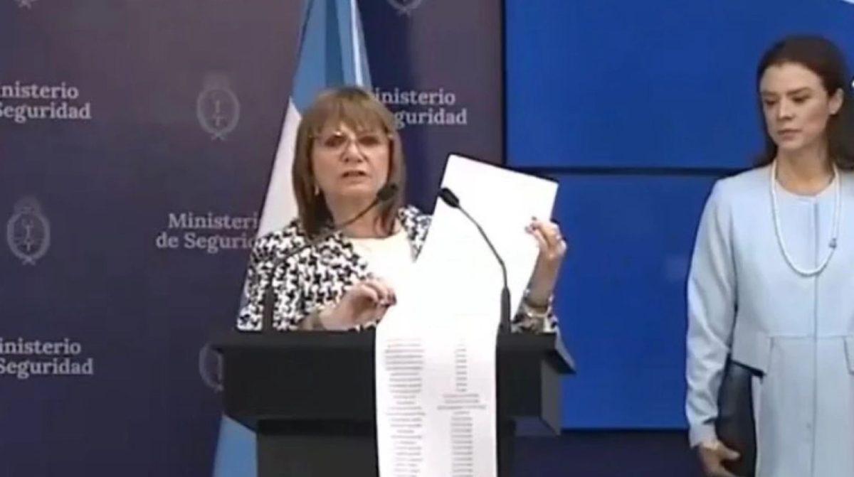 Παγκόσμιο Κύπελλο Συλλόγων: Η Υπουργός Εθνικής Ασφαλείας της Αργεντινής έδωσε τη «μαύρη λίστα» με 15.000 χούλιγκανς σε… πάπυρο