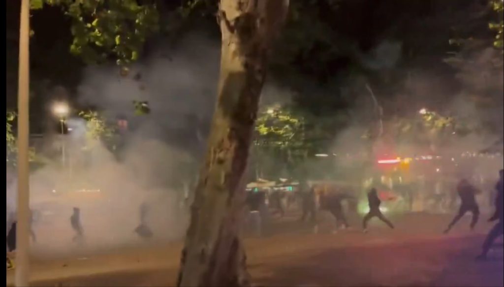 Συμπλοκές οπαδών της Μπέτις και της Φιορεντίνα (vids)