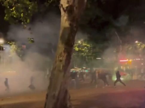 Συμπλοκές οπαδών της Μπέτις και της Φιορεντίνα (vids)
