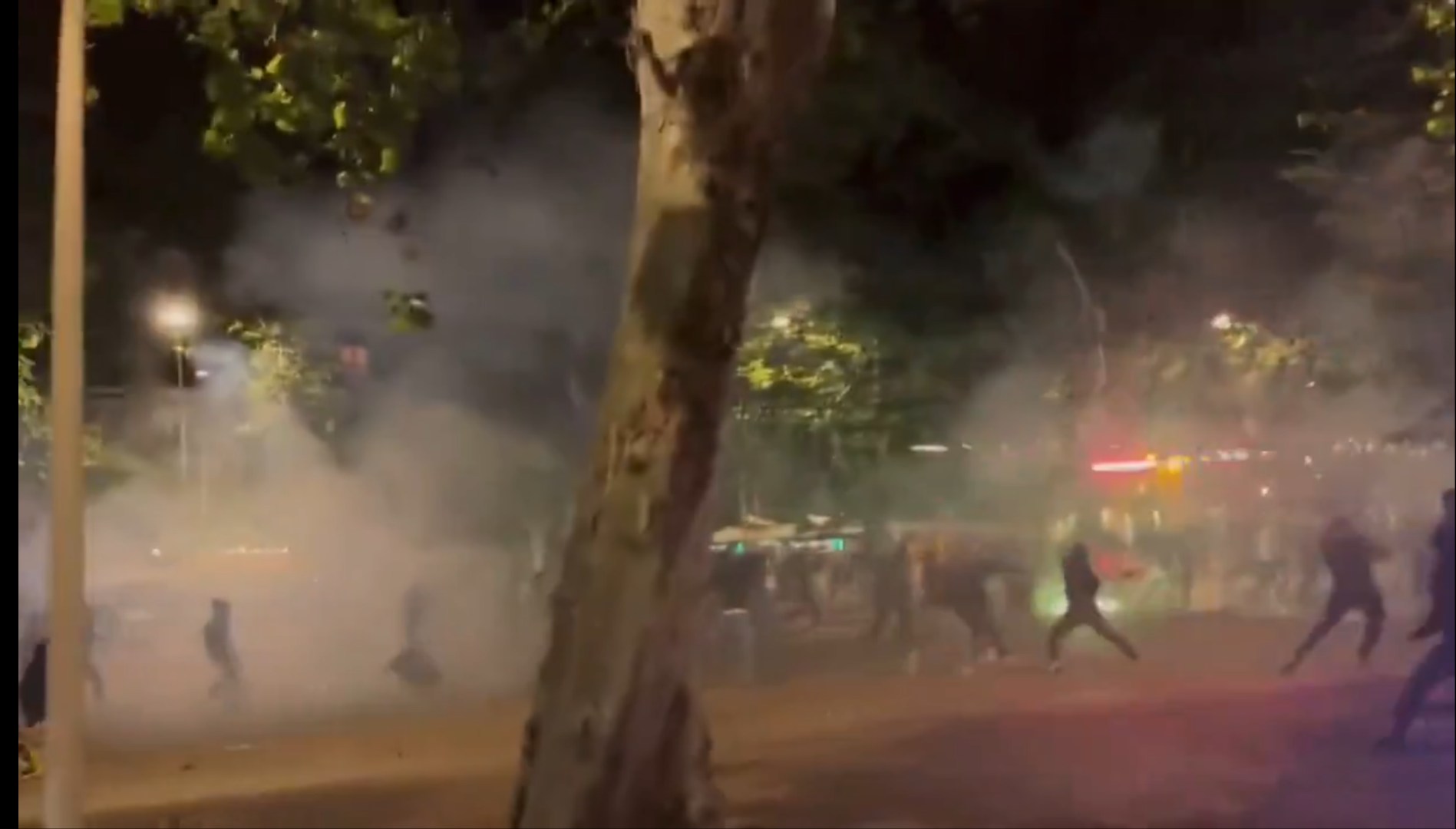 Συμπλοκές οπαδών της Μπέτις και της Φιορεντίνα (vids)