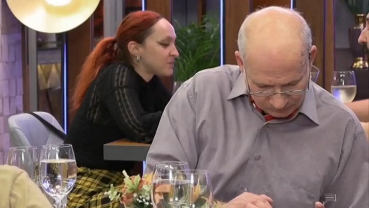 Το έπος του αιώνα στο First Dates: Έβλεπε… Ολυμπιακό όσο ήταν στο ραντεβού!