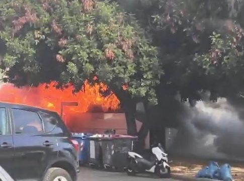 Χαϊδάρι: Φωτιά σε λεωφορείο στη Λ. Αθηνών – Κάηκε ολοσχερώς