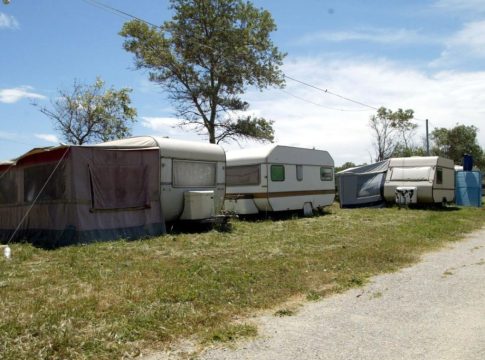 Τροχόσπιτα: «Με τον νέο νόμο ο αυτοκινούμενος τουρισμός έχει σβήσει»