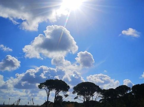Καιρός: Από τους 30°C βαθμούς στη Θεσσαλονίκη στους 17°C σε Ρόδο και Κρήτη