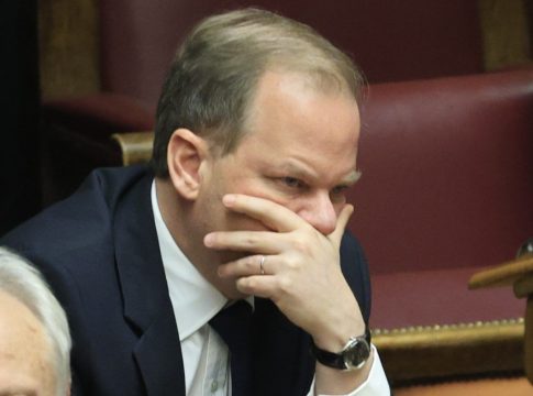 Για πλημμεληματικές πράξεις του Καραμανλή ζητάει η ΝΔ τη συγκρότηση προανακριτικής