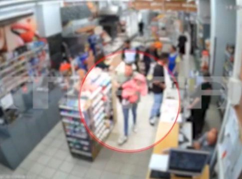Καρέ – καρέ η αρπαγή του βρέφους από τη γιαγιά του στην Ομόνοια – Παραμένει άφαντος ο δράστης