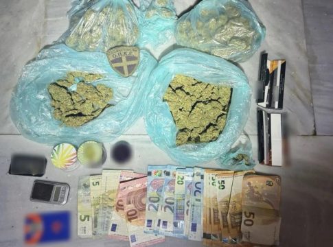 Συνελήφθη 23χρονος που διακινούσε ναρκωτικά σε προαύλιο σχολείου στον Ασπρόπυργο