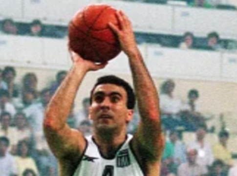 Νίκος Γκάλης: «Σαν σήμερα το 1980 φόρεσα για πρώτη φορά τη γαλανόλευκη φανέλα» (pic)