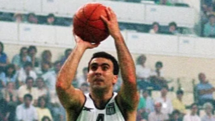 Νίκος Γκάλης: «Σαν σήμερα το 1980 φόρεσα για πρώτη φορά τη γαλανόλευκη φανέλα» (pic)