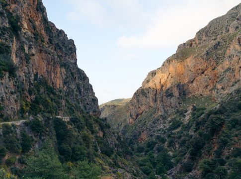 Χανιά: Επιχείρηση διάσωσης τουρίστριας στο φαράγγι των Τοπολίων