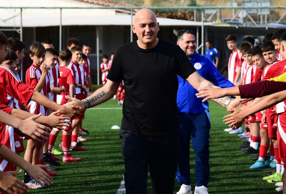 Ολυμπιακός: Ο Κοβάσεβιτς και η απονομή του πρωταθλήματος στην Κ9 και Κ11 της Σχολής Ρέντη (pics)