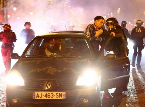 Σοκ στο Παρίσι: Αυτοκίνητο έπεσε πάνω σε οπαδούς της Παρί Σεν Ζερμέν