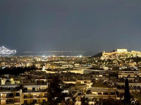 Αλαλούμ… πάνω από την Ακρόπολη – Το drone show που πρόβαλε πανικό και ασυνεννοησία των υπευθύνων